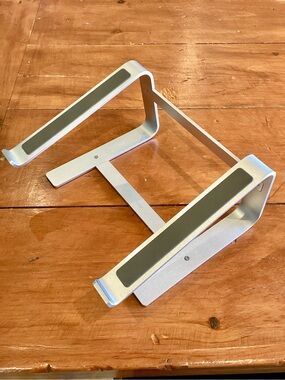 MACALLY Aluminum Laptop Stand for 10” to 17” Laptops